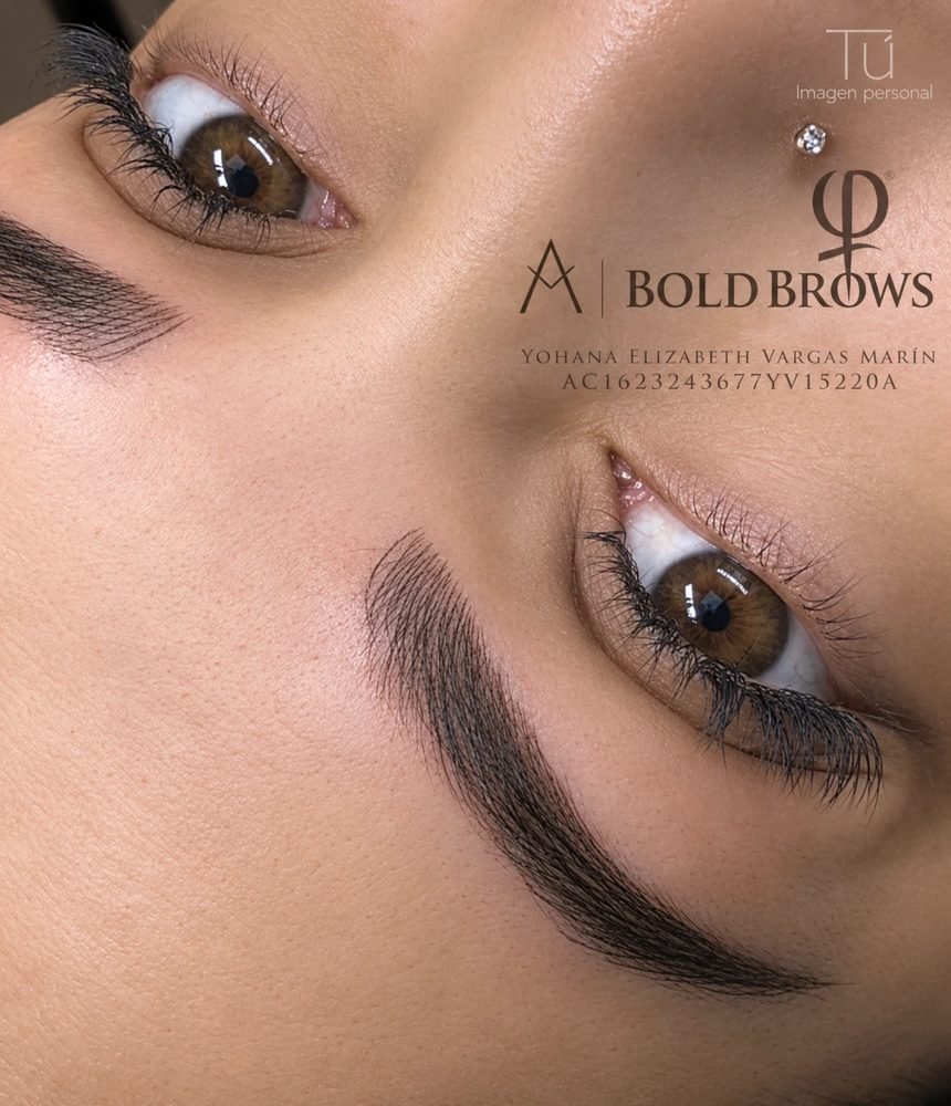 Micropigmentación de cejas pelo a pelo con microblading, resultado en Valladolid
